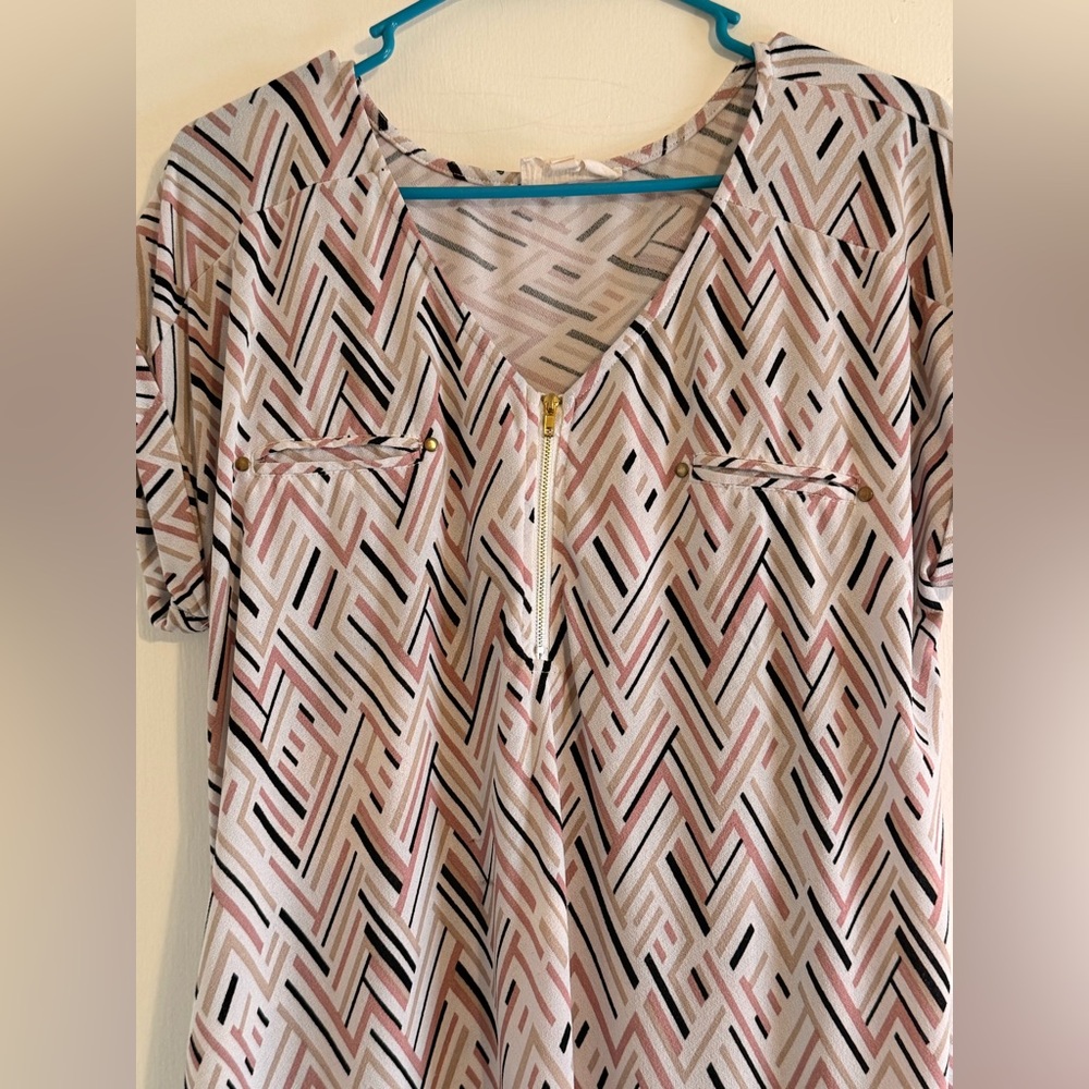Geometric Patterned Women's Top - Picture 3 of 7